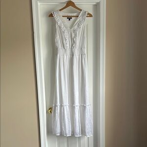 Express Maxi White long dress small Elegant White Ruffled Dress